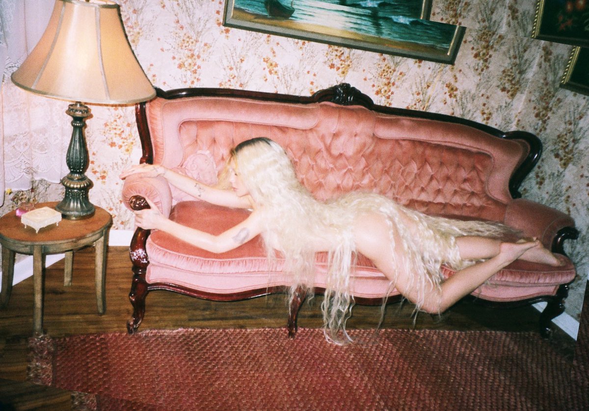 WOR$T GIRL IN AMERICA tweet media