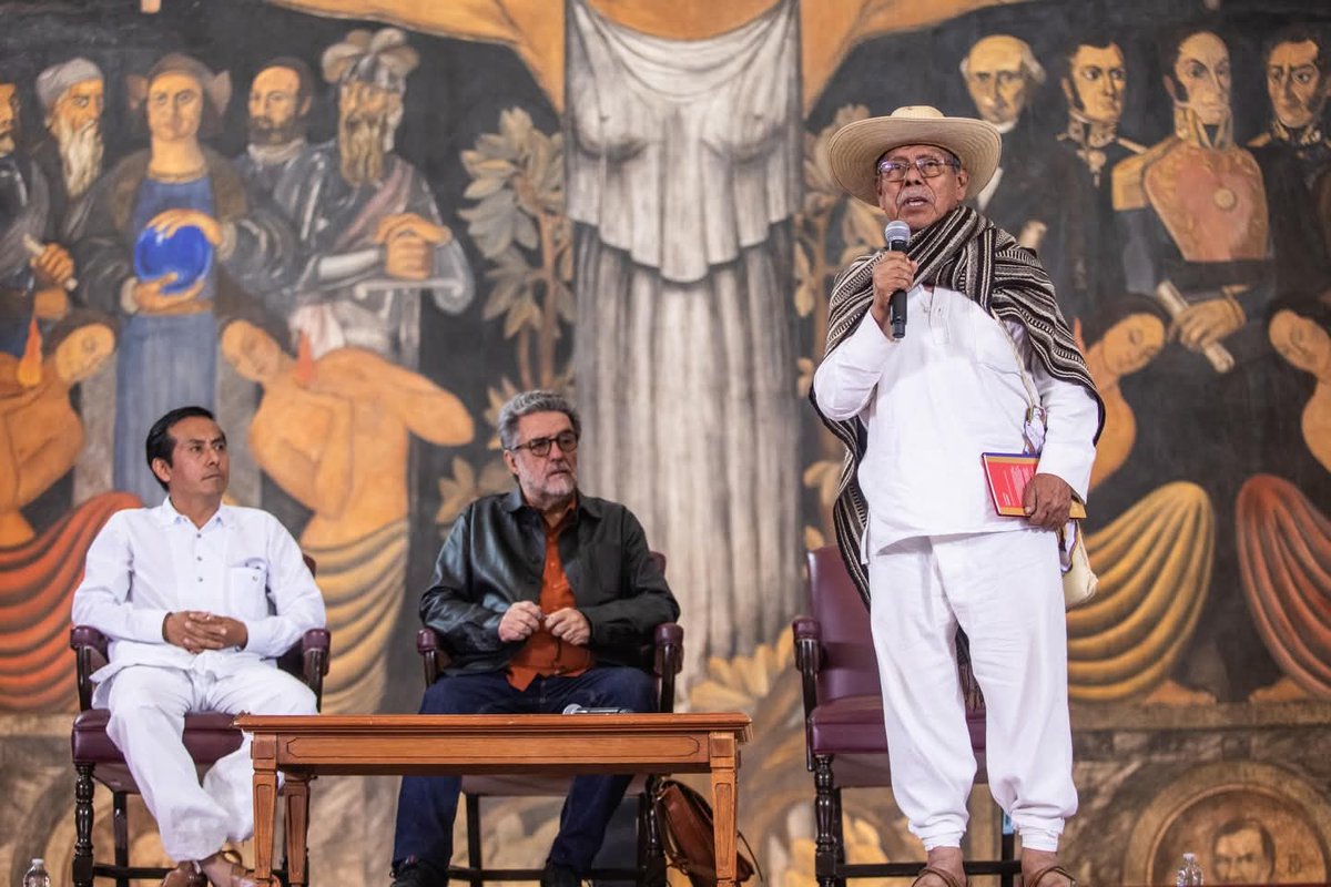 A tres años de la instrumentación de la Nueva Escuela Mexicana, convocamos a un Foro Nacional para nutrir y actualizar este modelo educativo con un enfoque crítico, humanista y comunitario a través de las experiencias, los aprendizajes y los saberes de las y los maestros.

La