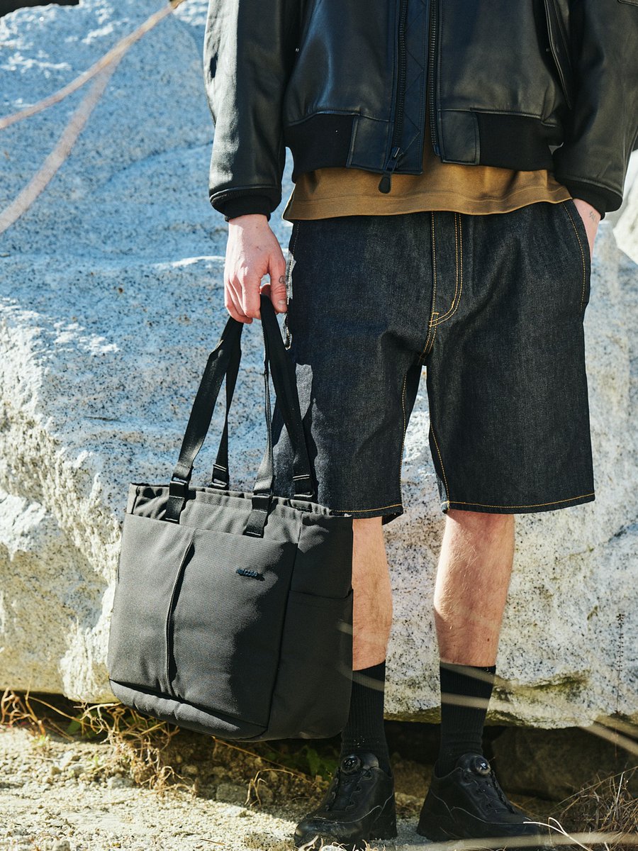 ‐ Tracks Tote -

「テックを、纏え」
Apple公認の歴史を持つインテリジェンスを、強靭なバリスティックナイロンでパッケージ
ギアとしてのハイスペックを、モードの文脈で使いこなす贅沢

incasejapan.com/products/track…

＃インケース #incase 
＃ファッションスタイル #トートバッグ