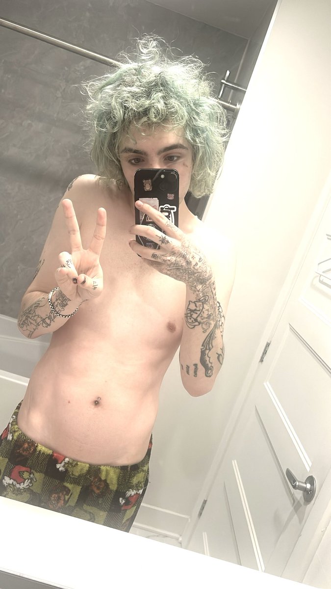 shy ˃ 𖥦 ˂ tweet media