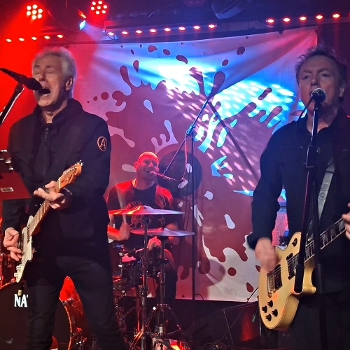 EntertainMeHub's tweet image. ICYMI: The Alarm 2.0, The Lexington - #thealarm @thealarm #TheOfficialAlarm #thelexington @thelexington #LexingtonLondon - The Lexington
Read the full review here: ift.tt/IO1Fhg2
More on Music-News.com