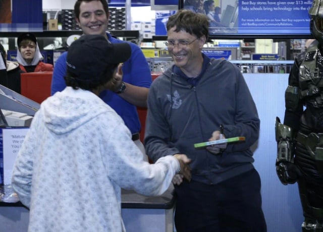 Bill Gates selling the first copy of halo 3 (2007)