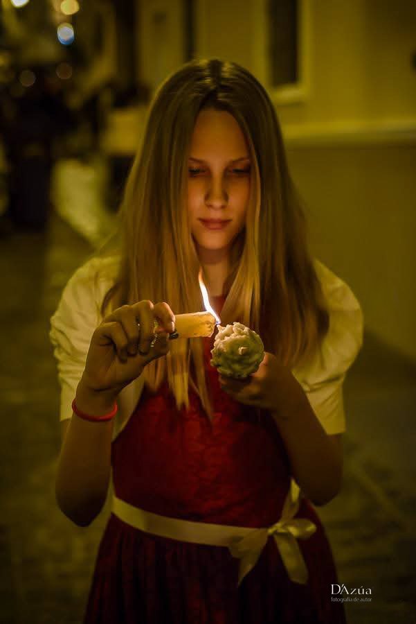 EDAzua's tweet photo. Hay fotografías que se quedan contigo… y esta es una de ellas.
Semana Santa en Vélez-Málaga, 2014.
Han pasado los años y aún no he conseguido encontrarla.
Ojalá algún día esta imagen llegue a sus manos, porque siempre fue suya desde el primer momento.
Ojalá le llegue!!! https://t.co/p9PvdnUgZN