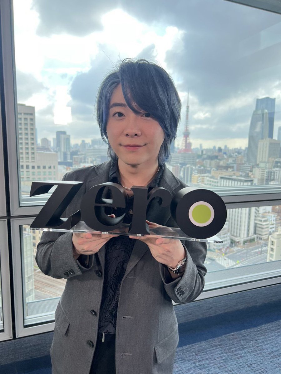 akiringo_ao's tweet photo. 近頃スーツにネクタイ姿が多いから、そのうち「ニュースです。」って月曜日担当になるんじゃないかと思ったり…👔

月曜からの新テーマ曲「催し」楽しみです☺️

 #大森元貴
 #催し
 #newzero https://t.co/aBDgtgHW8m