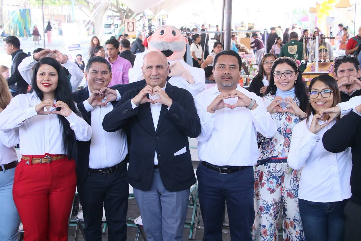 raquemedel's tweet photo. Hoy se realizó la Feria Nacional de Empleo para las Mujeres 2026 en Tehuacán, impulsando talento y nuevas oportunidades laborales.
Decenas de mujeres dieron un paso firme hacia su futuro.
#PorAmorAPuebla https://t.co/g0xjudvFvp