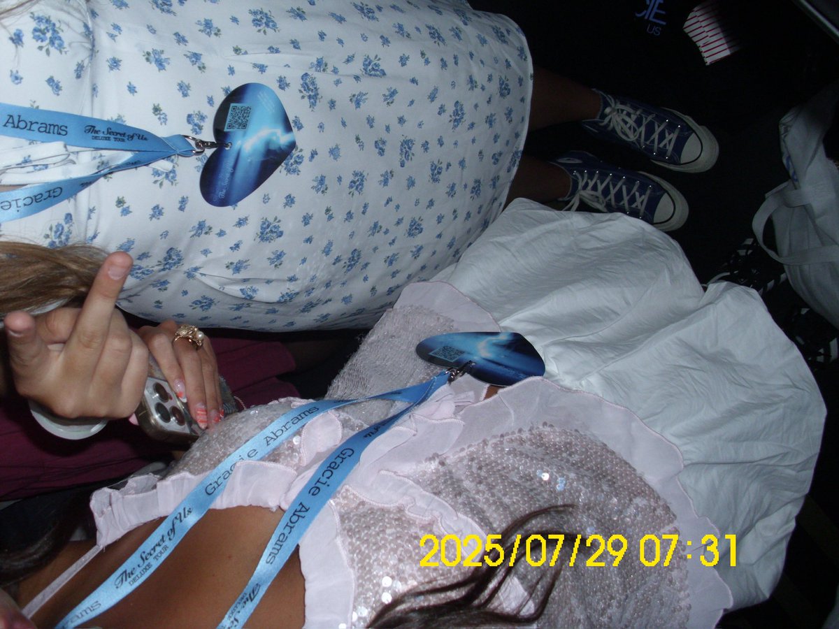 jane ⋆˚🪩🐞 is giving a little tweet media