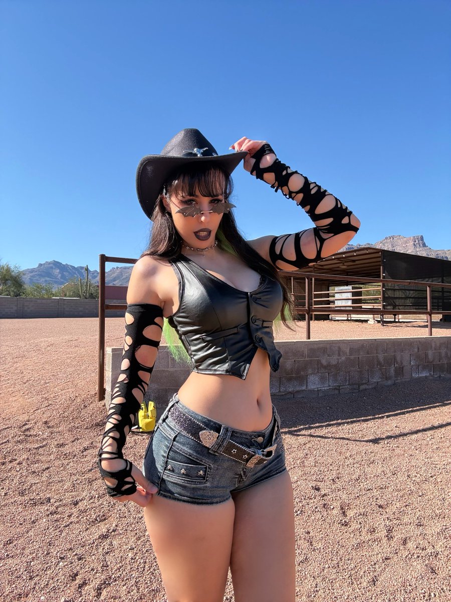 Kate Key Cosplay tweet media