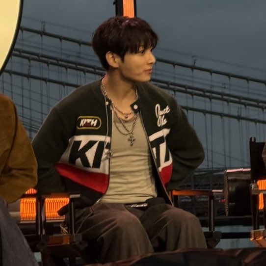 jungkook admirer tweet media