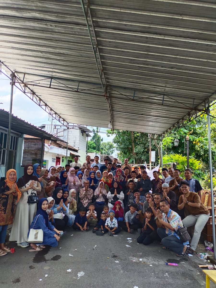 edi_pit's tweet photo. minal aidzin walfaidzin mohon maaf lahir dan batin
#trahsoewirejo https://t.co/K7IwbXpzxW