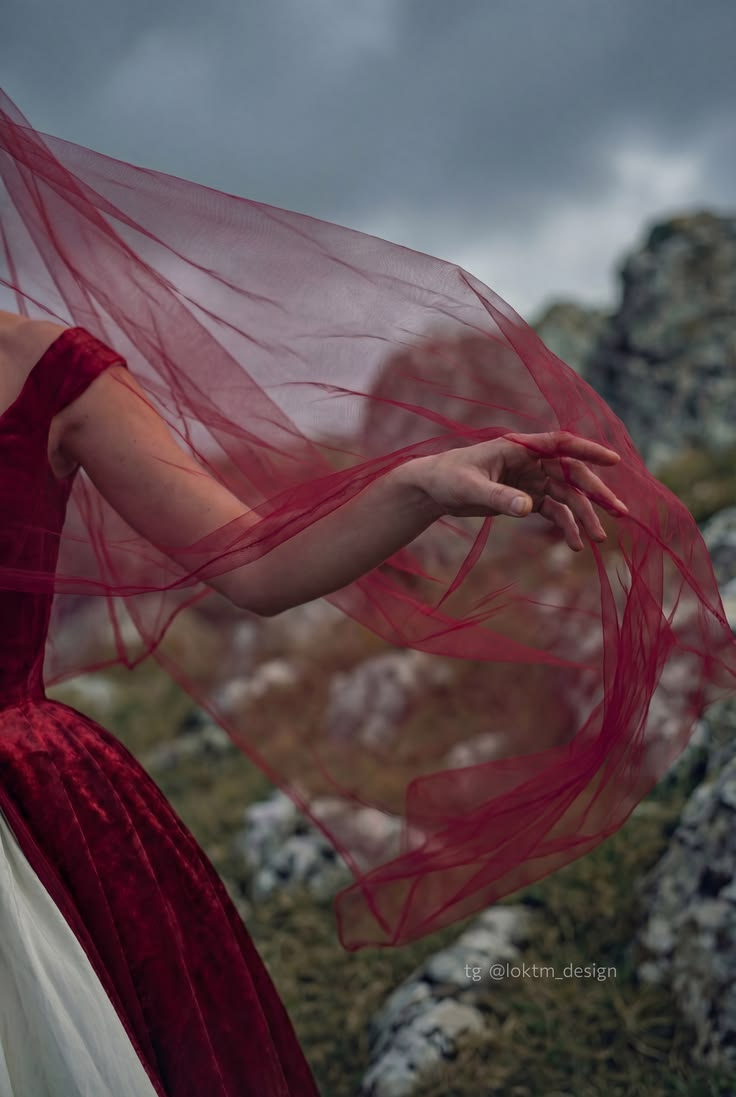 الشاعرة ليلى إلهان tweet media