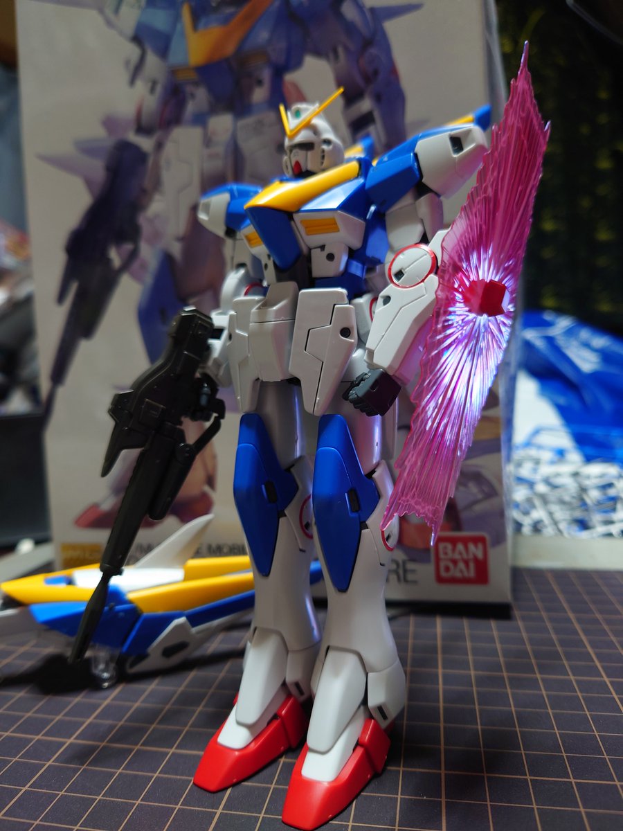 hillda_cafe's tweet photo. @hainesharu 1枚目がBB戦士 レジェンドBBバーサルナイトガンダム
2枚目3枚目がMG V2ガンダムver.Ka
4枚目がRG ゴッドガンダムになります☆ https://t.co/qAeAoeup64