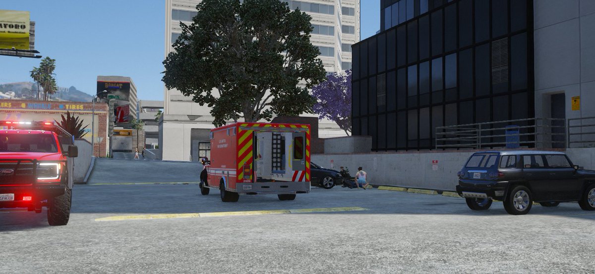 CNT_Sadoj's tweet photo. [Breaking News] 
Intervention des pompiers de la caserne 7 sur une personne qui serait bloquée par un véhicule. Nous ne savons pas plus pour le moment sur l'état de santé de la victime. https://t.co/lk5VbR4J8v