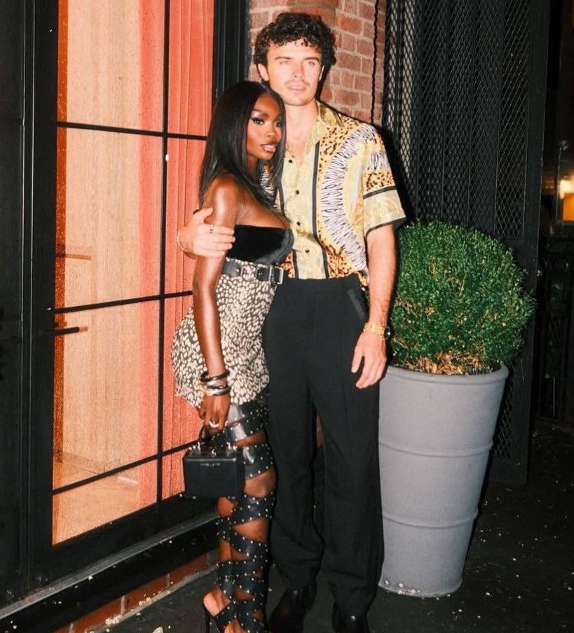 𖤐 tae is in the hamptons ⋆₊˚✧ tweet media