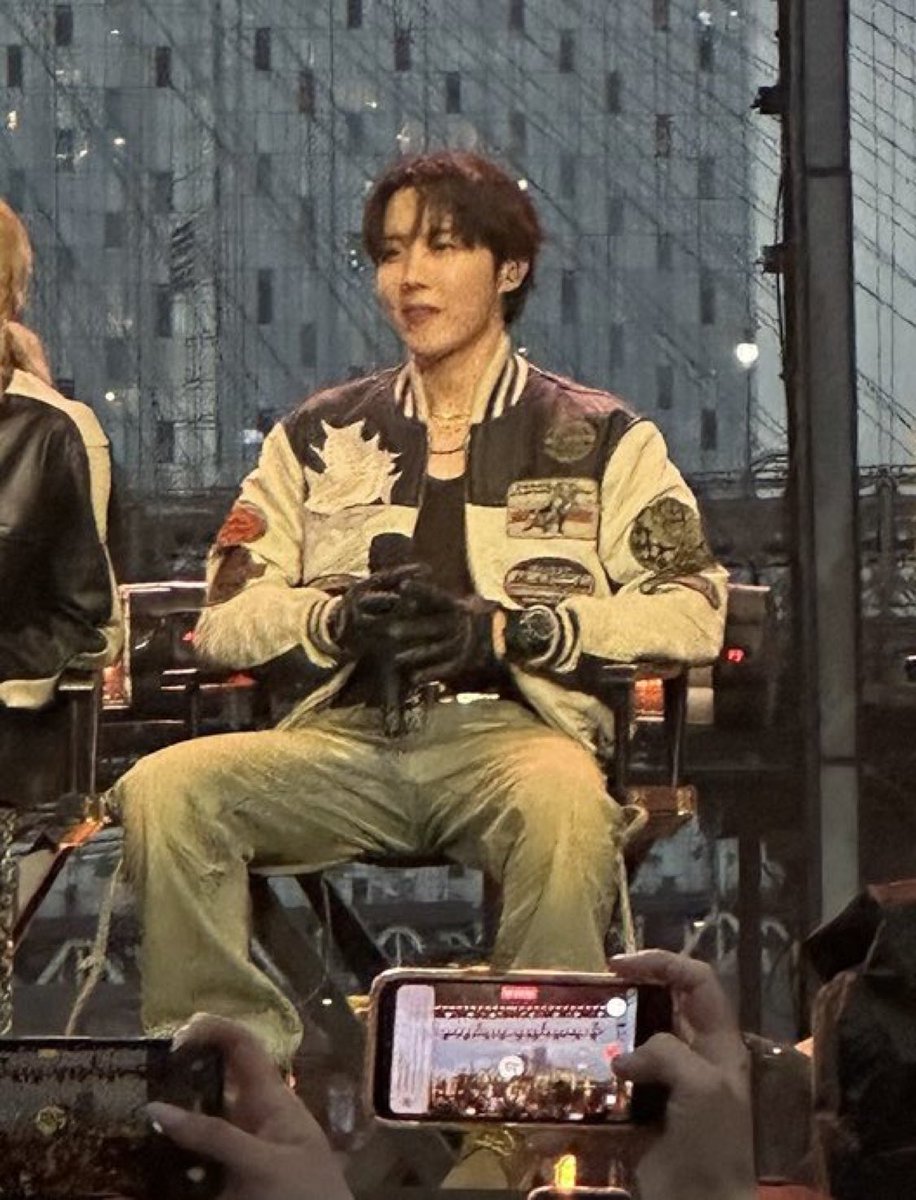 vhope love bot tweet media