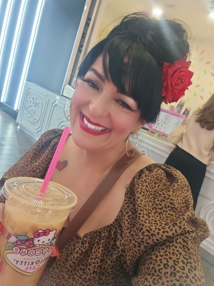 onehotcorona25's tweet image. Had to get my coffee fix at the #HelloKittyCafe 🐱 in Las Vegas 🥰♥️