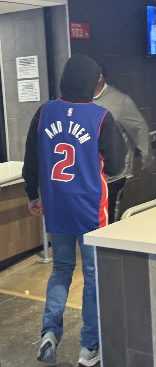 IAmEricVincent's tweet image. Hilarious Cade Cunningham jersey spotted at LCA 😂😂 #Pistons