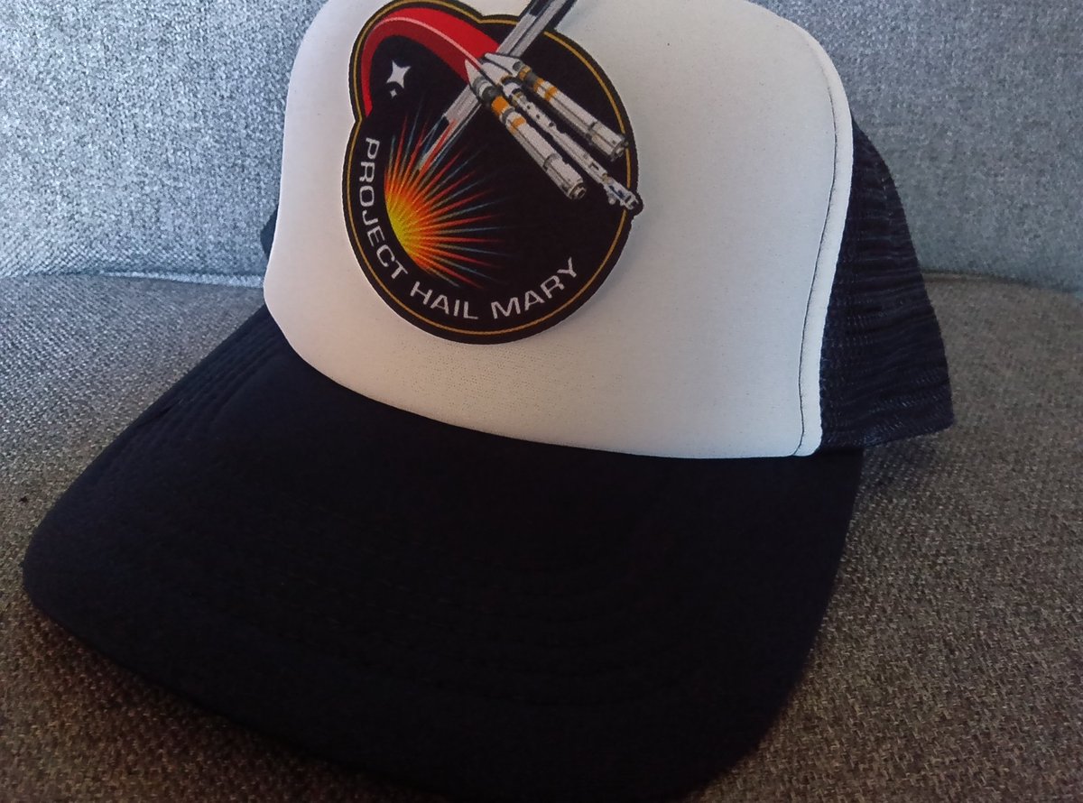 キャップにつけたいなーと思ってキャップ買ってきた！
どうやってくっつけたらいいかな？