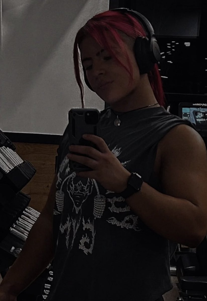 𝔥𝔢𝔩𝔩 𝔥𝔞𝔱𝔥 𝔫𝔬 𝔣𝔲𝔯𝔶 ☠︎︎ not @ZariaWWE_ tweet media