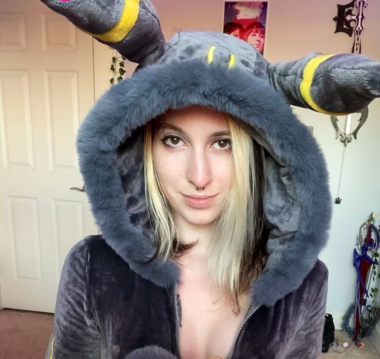 Fox moder tweet media