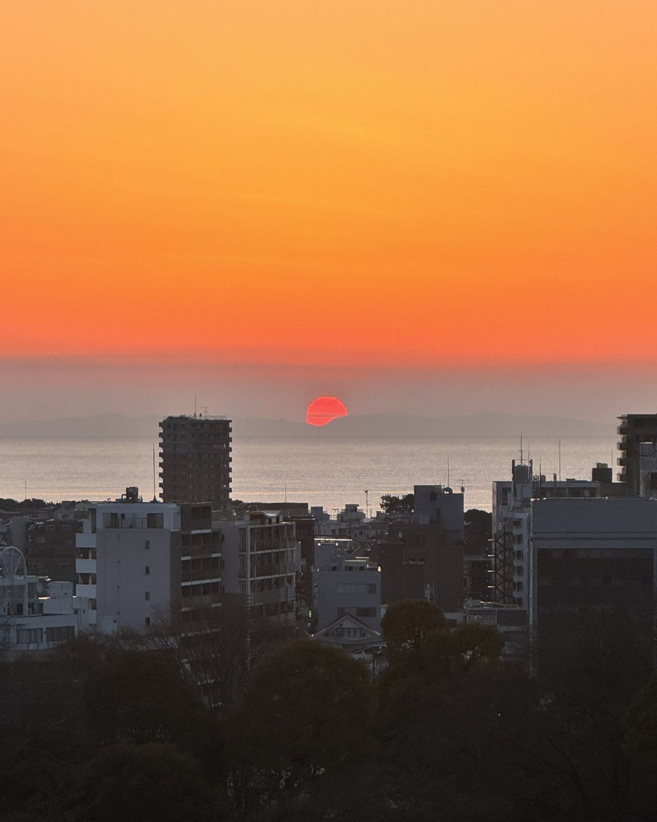 SunrisePowerNo1's tweet photo. Sunrise over Odawara—where the day begins in calm. 
#Odawara #Sunrise #MorningLight #Japan https://t.co/QABgSW32yj