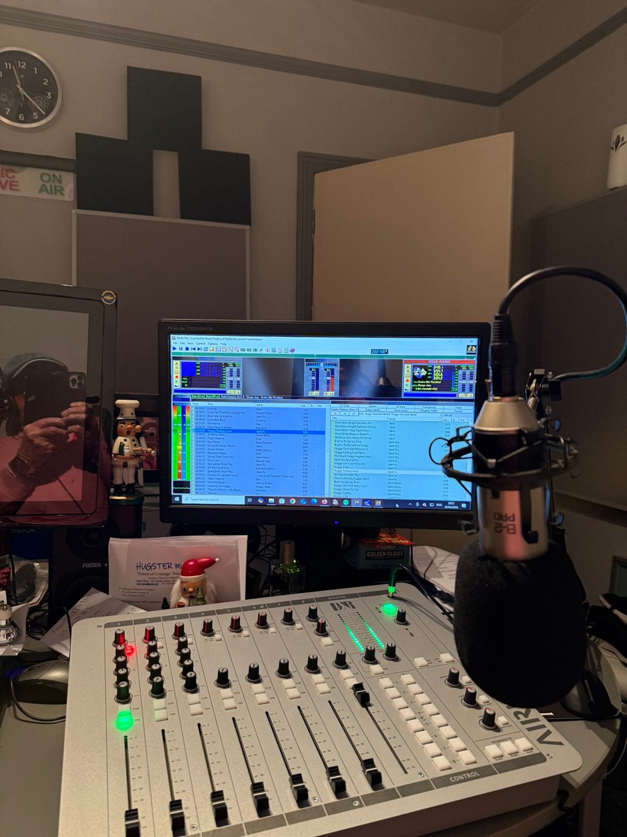 stuarthughes747's tweet image. Late night in the Huggy Towers studio laying down next weeks ‘Springtime Show’ for your No.1 Community Radio Station ….. That is 👍🎶🎵#10Radio #SidValleyRadio #GoodwinSandsRadio …. Any other Community Radio Stations across the UK 🇬🇧 who’d like to syndicate show contact DM me