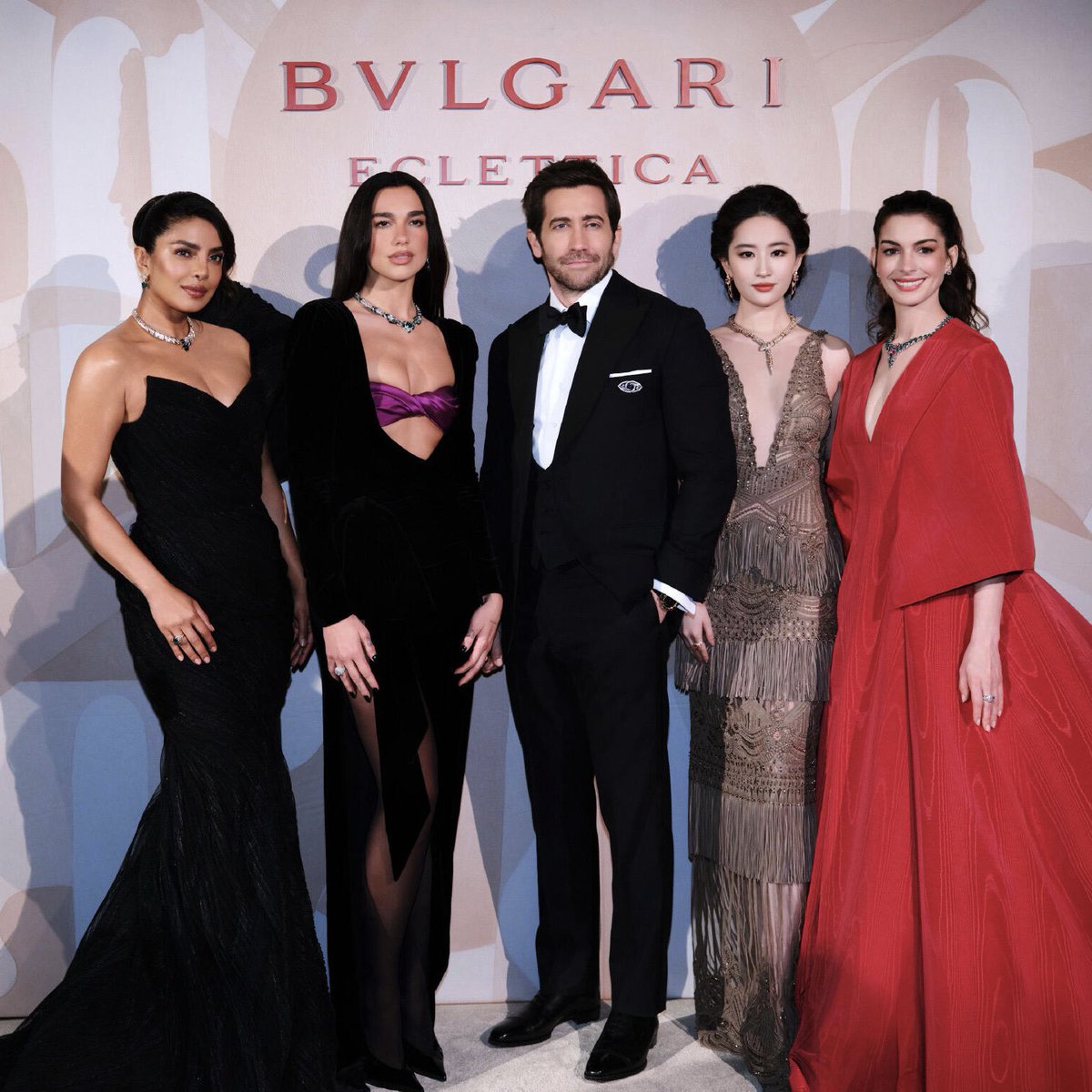 hourly priyanka tweet media