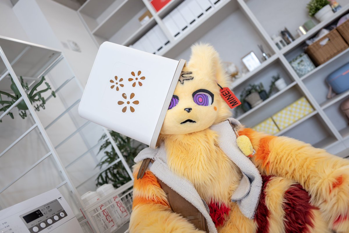 💛: 빨래 안해 ㅡㅡ.
#Fursuiteveryday #칠리_새우아닙니다