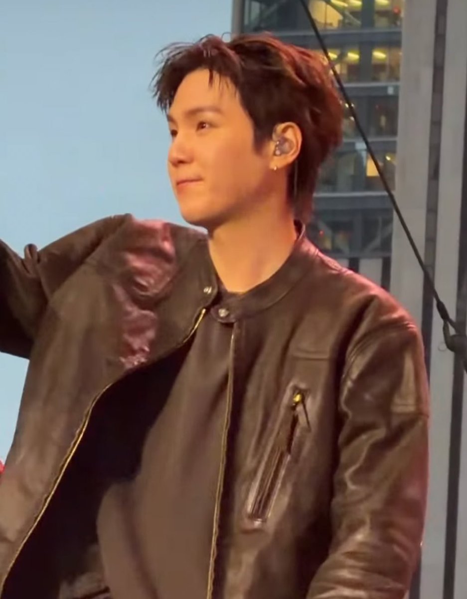 dile⁷ 🪭 new fic 📌 seeing bts vip x3 tweet media