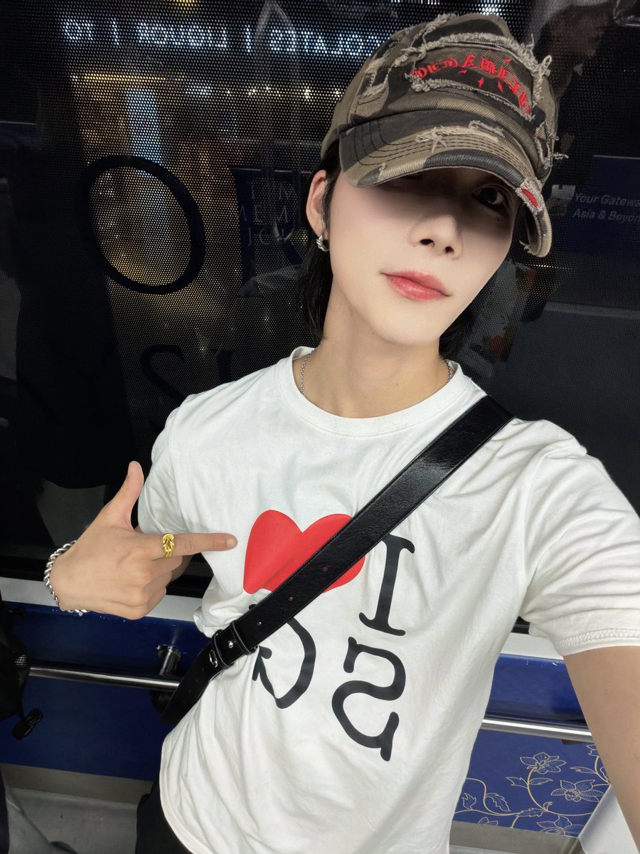 Thank you Singapore! 🇸🇬
It was so great to see everyone again, and I've grown to love Singapore even more. I hope to see you all again soon! Thank you for your continued support!❣️