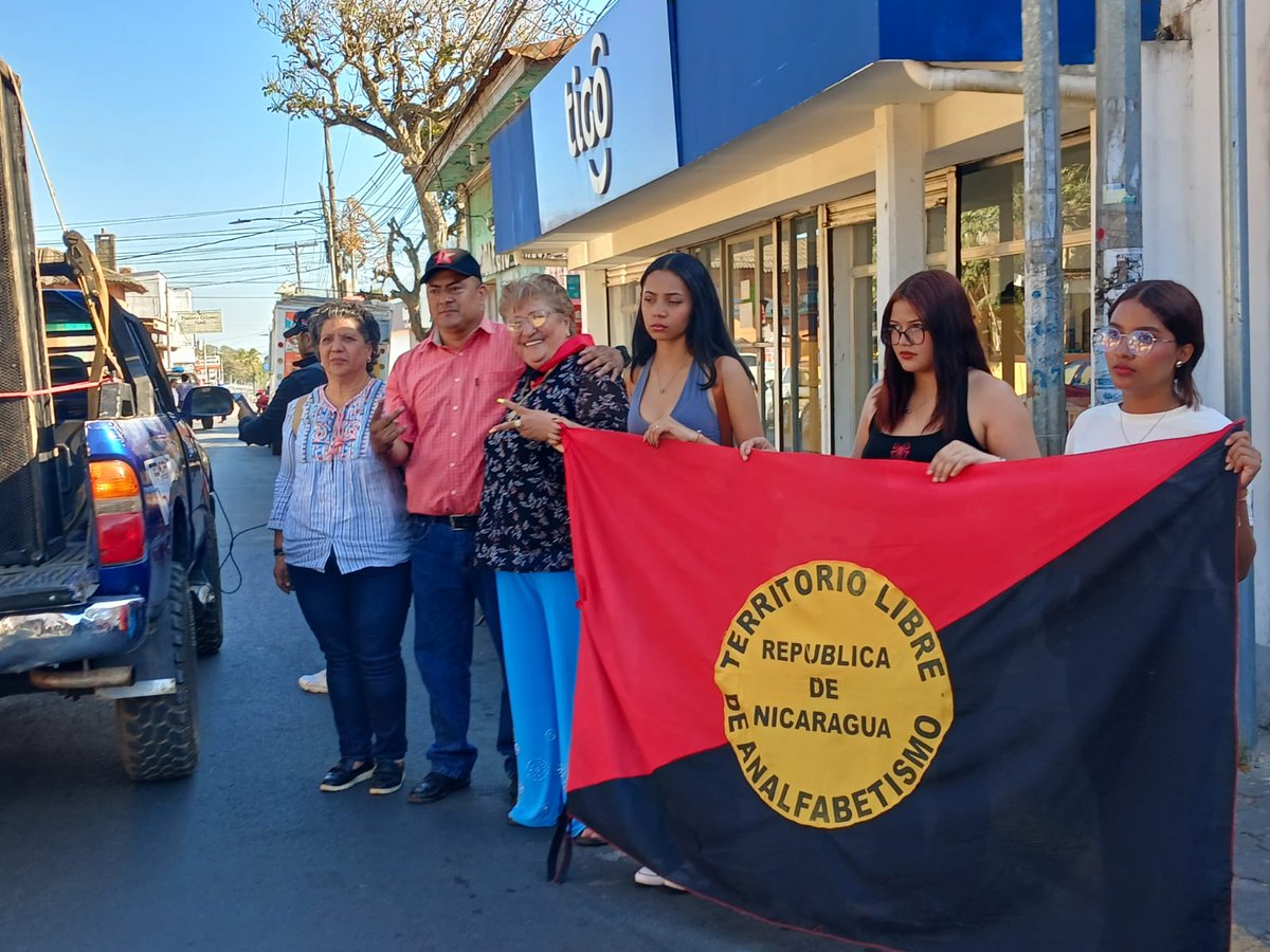 Compañera Consuelo Mendieta Vicealcaldesa de Jinotepe participó de Celebración del 46 Aniversario del inicio de la Gran Cruzada Nacional de Alfabetización.

Y también enséñales a leer.

✊️¡Puño en Alto,
📖Libro Abierto!

#UnidosEnVictorias
<a href="/Martha_Elena16/">🅼🅰🆁🆃🅸🅽🅰 ♥🖤 🐲 🇳🇮</a> <a href="/minednicaragua/">Ministerio de Educación Nicaragua</a> <a href="/Uva22/">𝑼𝒗𝒊𝒕𝒂</a>