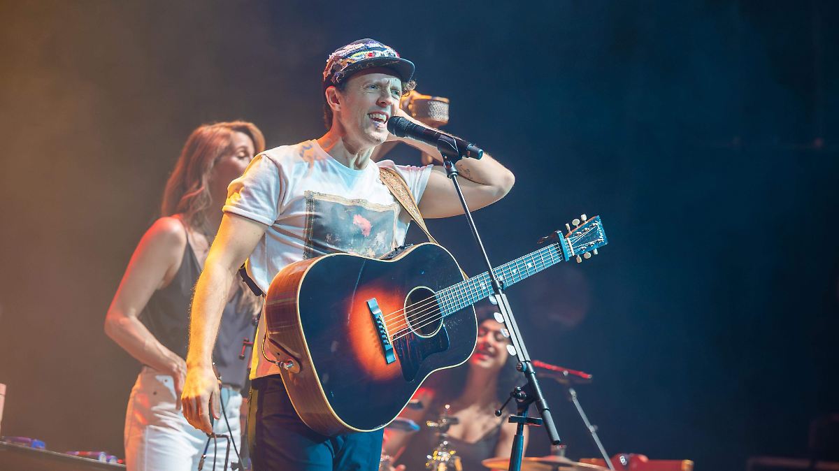 AmaneciendoMx's tweet image. Jason Mraz rompe ausencia de 15 años en CDMX

El cantautor estadounidense regresó a la Ciudad de México con un concierto en el Teatro Metropólitan, donde ofreció un repertorio diverso y se comunicó en español con su público.

amaneciendo.com.mx/jason-mraz-rom…

#jason #mraz #rompe