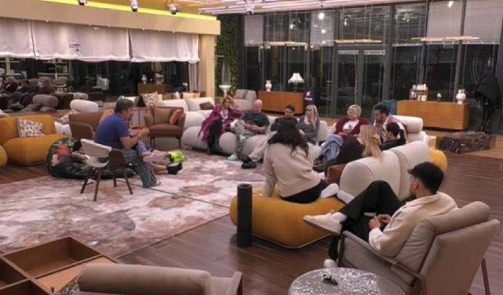 ma è diventato un tribunale😭😭😭😭