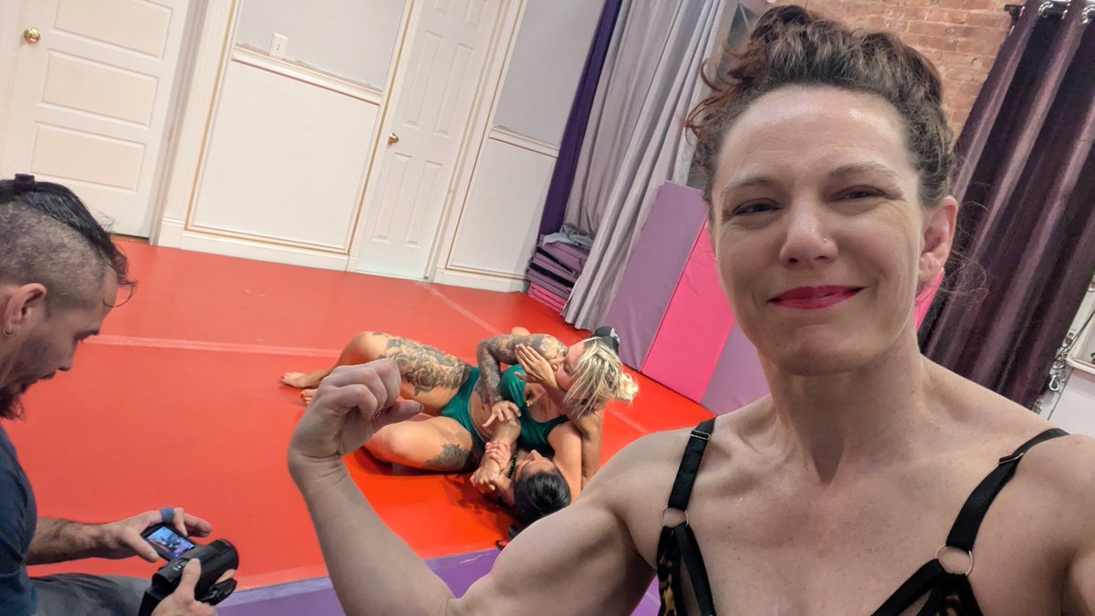 VeVe Lane tweet media