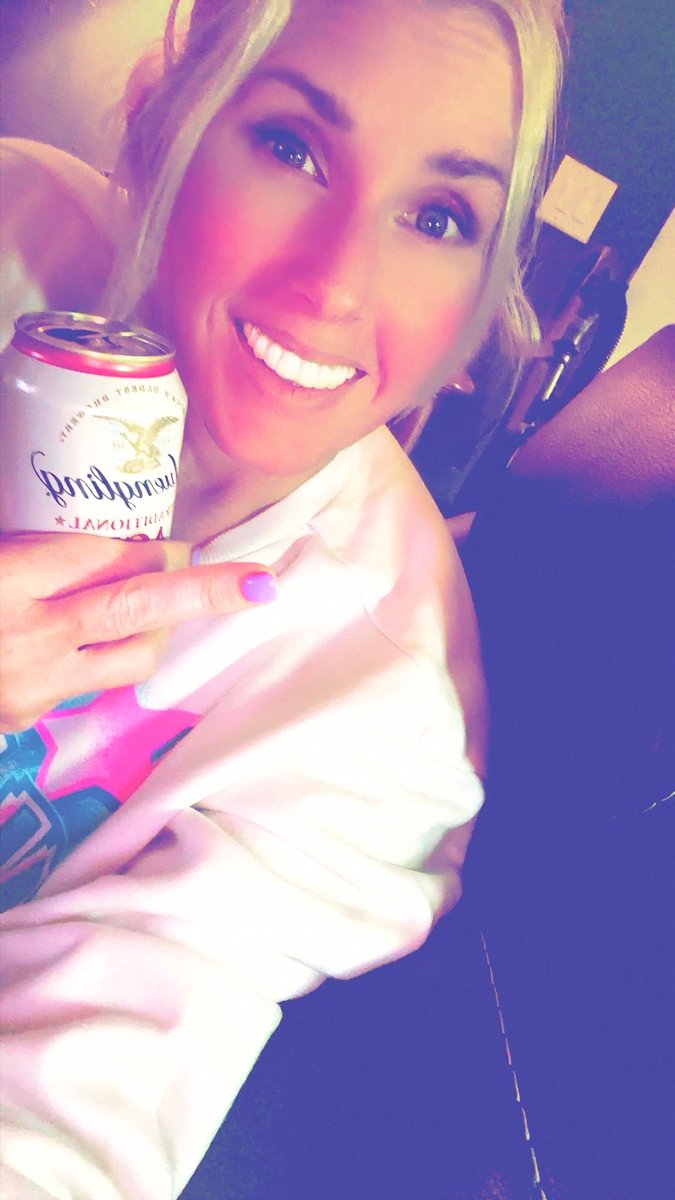 Amber Apinions tweet media