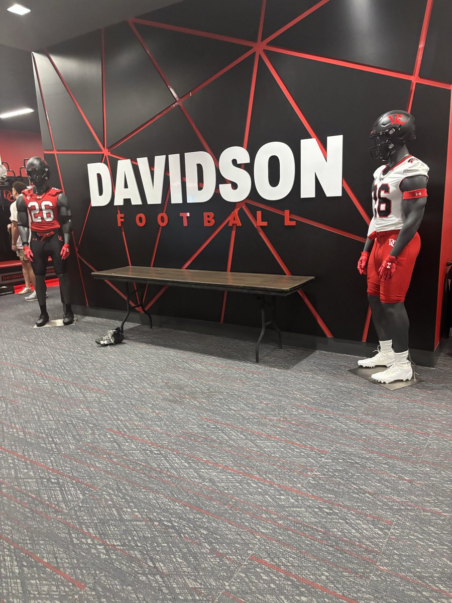 NicholasFlow09's tweet photo. Thank you for for the invite to yesterday’s spring practice! @DavidsonFB @CoachPMcGowan @DSGBCoachCam https://t.co/81qePz9UN7