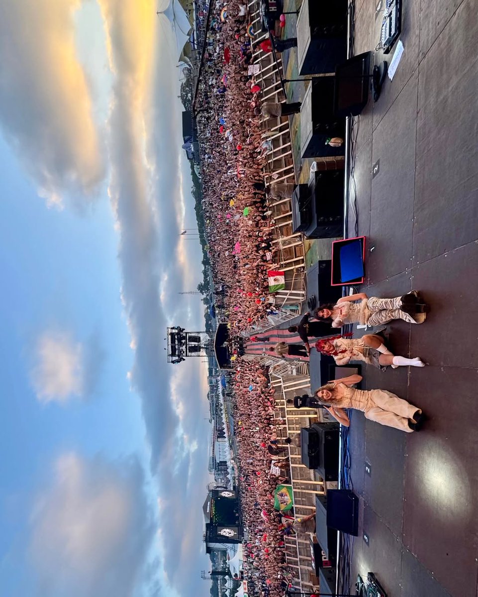 📲| The Warning postou no Instagram: 

 "te amamos brasil! gracias por un gran show 🇧🇷🫶🏻"