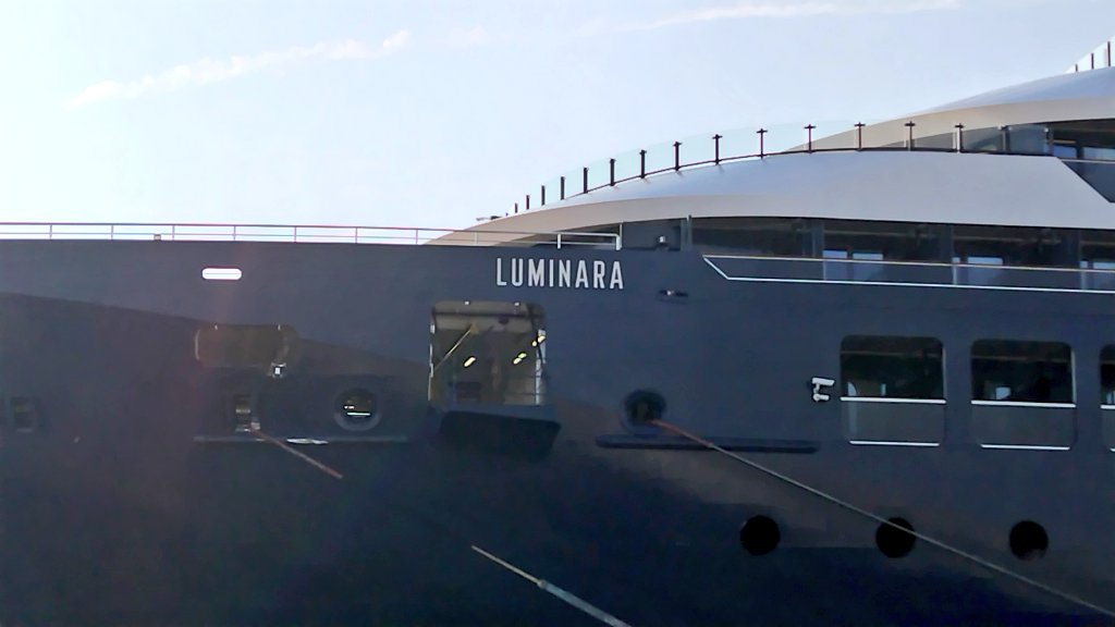 airplane2360's tweet photo. 宇品外貿第5バースに
初客船　
Luminaraが
入港しました⛴️
乗ってみたい〜❤
#一万トンバース https://t.co/aUGJjBigte