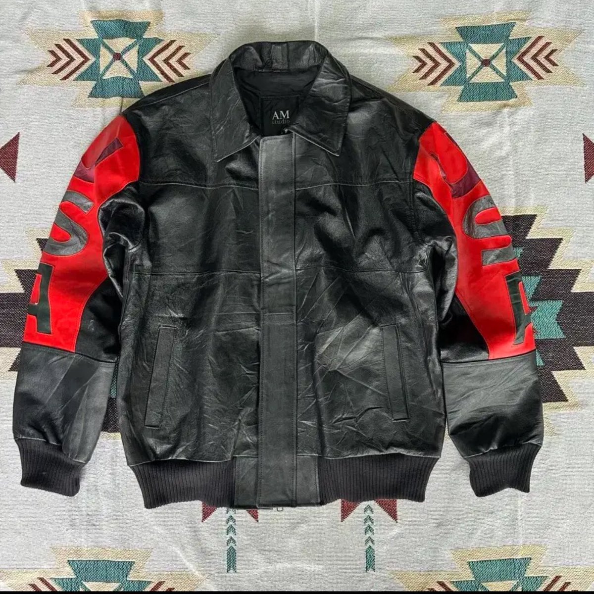 So stylish ! Taehyung is wearing a vintage AM Studio leather jacket at The BTS swimside event tonight !