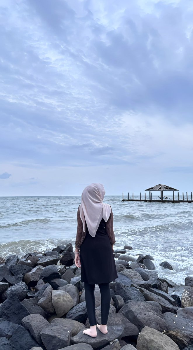 sobatLRT's tweet photo. apapun liburannya, ttp ke pantai🙏🏻😌 https://t.co/5a6xBdBwjD
