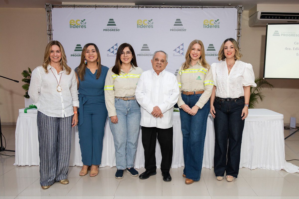 ADOCEMRD's tweet photo. Fuimos parte del cierre de la 4ta edición de Ecolíderes, una iniciativa de nuestra empresa asociada Cementos Progreso, desarrollada junto a Junior Achievemen. Este tipo de espacios reafirman el valor de apostar por la educación, el liderazgo juvenil y la sostenibilidad. https://t.co/38ehDuiy38