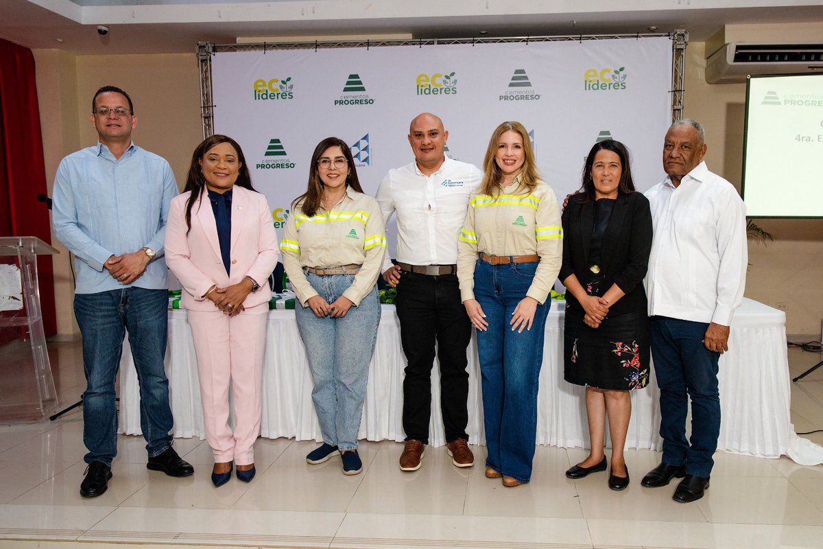 ADOCEMRD's tweet photo. Fuimos parte del cierre de la 4ta edición de Ecolíderes, una iniciativa de nuestra empresa asociada Cementos Progreso, desarrollada junto a Junior Achievemen. Este tipo de espacios reafirman el valor de apostar por la educación, el liderazgo juvenil y la sostenibilidad. https://t.co/38ehDuiy38
