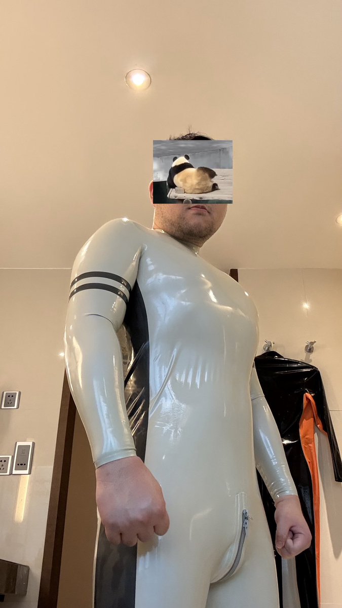 俊俊是个紧身控 tweet media