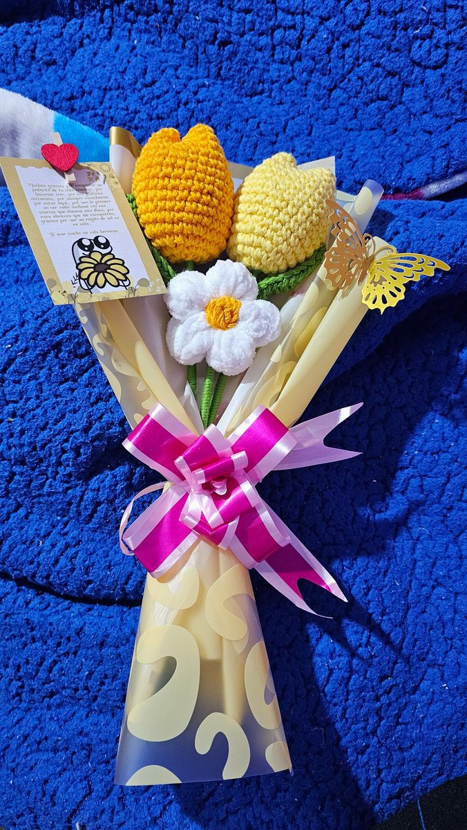 Angie_cabreraDC's tweet photo. Con sus flores amarillas 🤭🥰 https://t.co/5NgFg8Rw2K