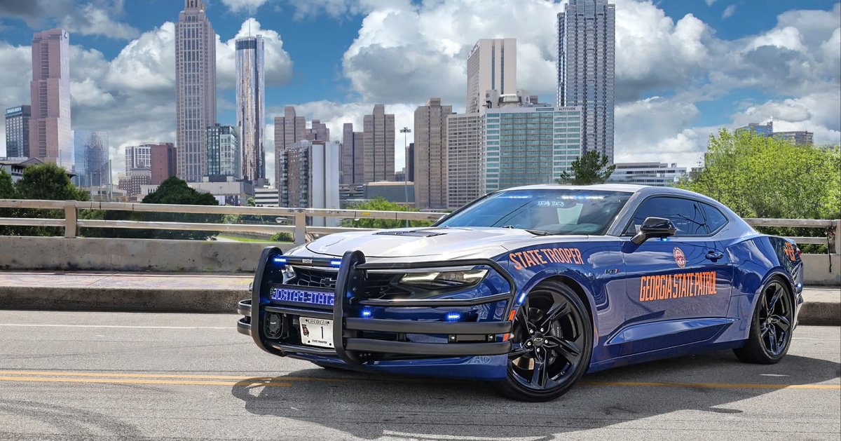 GoonieTX's tweet photo. @jhouse2010 @kayEasy_ From what I understand running from the GSP is a fool's errand. I don't think it is just a regular cruiser. Most of the time I see the 4 door Chargers. IDK what the powertrain is, but I would be surprised if they got away. Bro was narrating every fucking action too. https://t.co/zl9AGK0Nfm