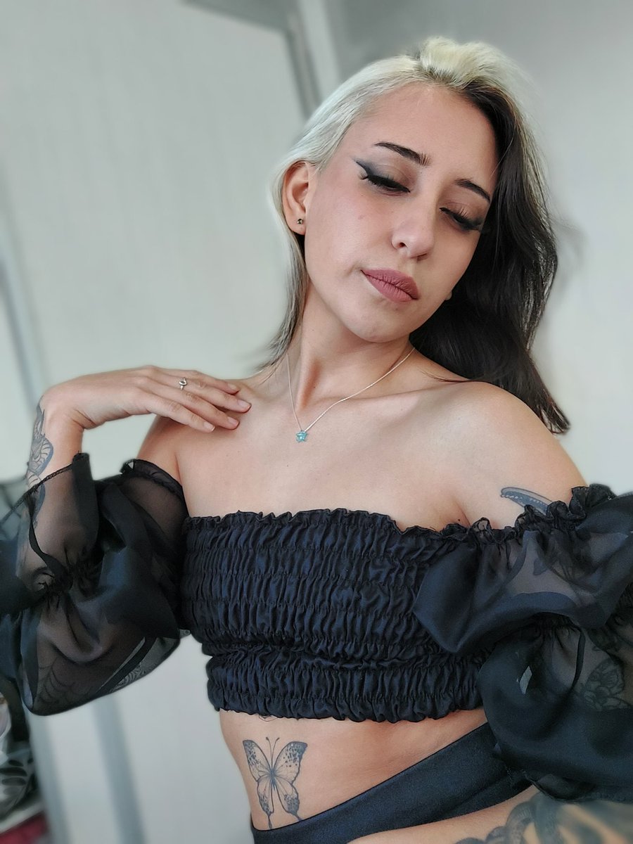 Velva_SM's tweet photo. Hi! I’m Velva 😊 I’m here to make new friends, share ideas, and have fun chatting. https://t.co/ysQDxLlkuX
