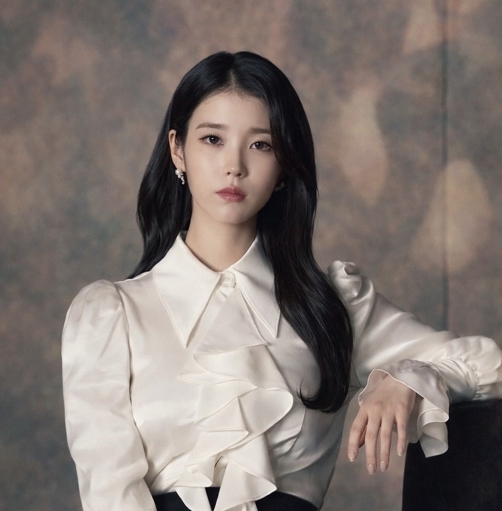 nicole | perfect crown tweet media