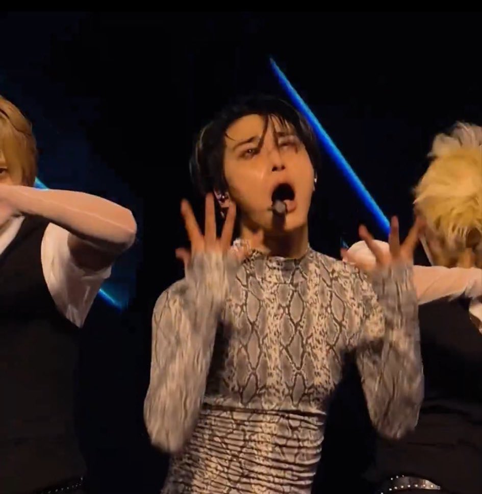 T 🫧 is inside femgi tweet media