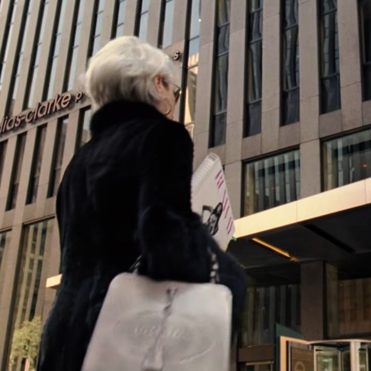 icarus 🎧 tweet media