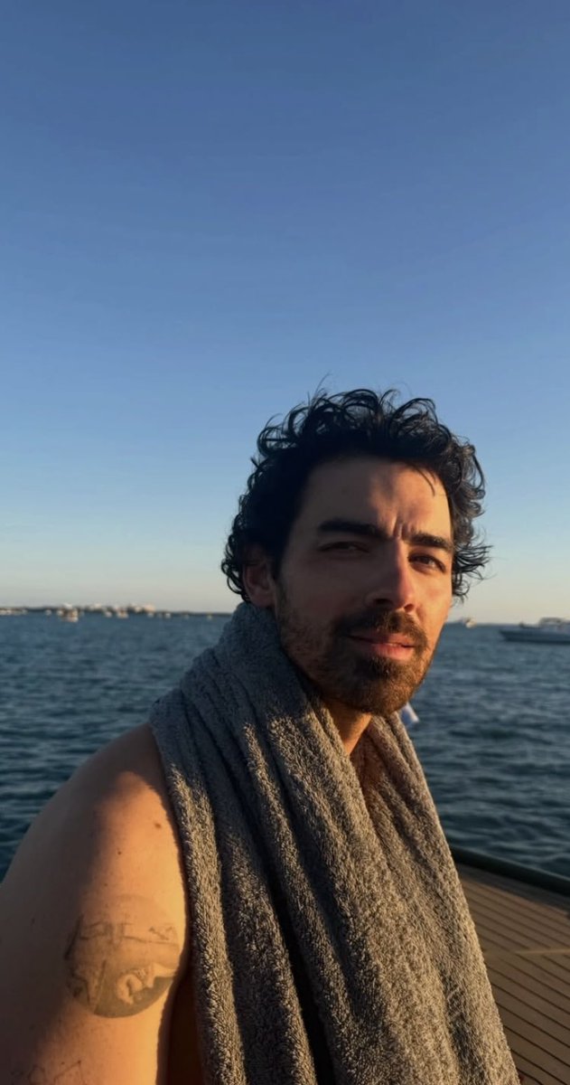 JoBrosAddicted3's tweet photo. bbbbboyfriend material did i say it yet https://t.co/JH41dkrHKV