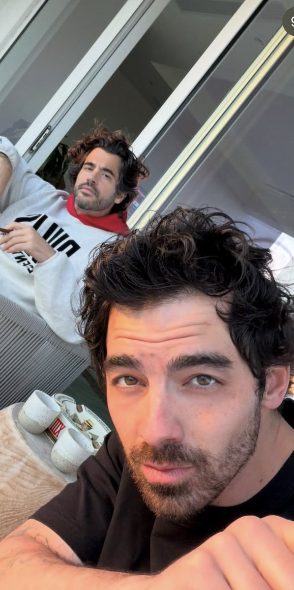 JoBrosAddicted3's tweet photo. bbbbboyfriend material did i say it yet https://t.co/JH41dkrHKV